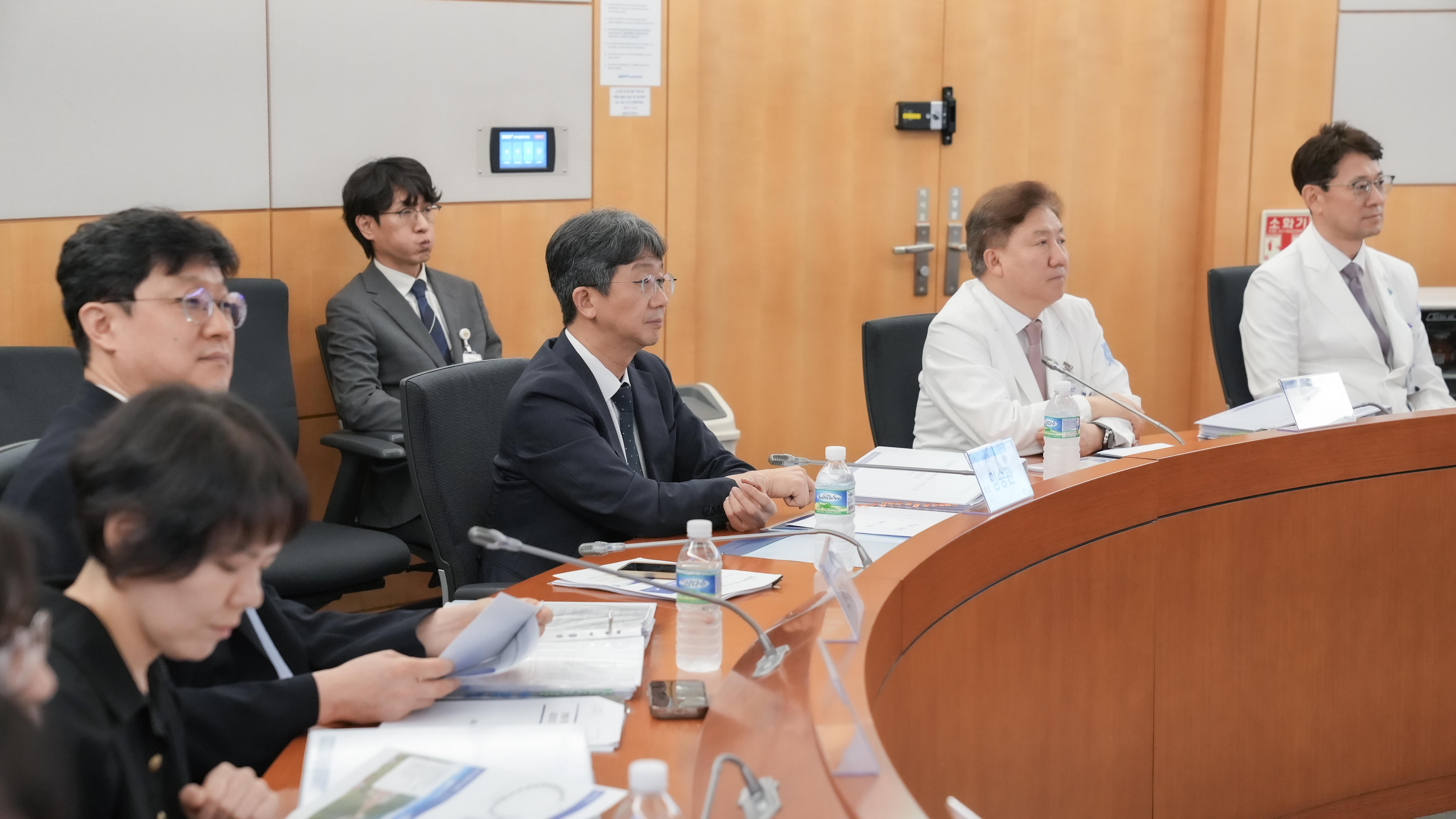 분당서울대 ASP 사업 운영 현황을 보고 받고 있는 임승관 청장